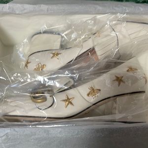 Woman’s Gucci pumps